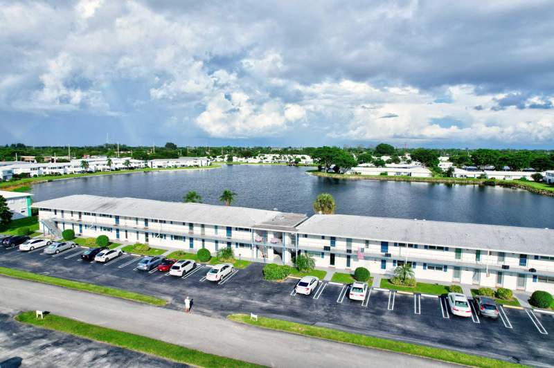 2 bedroom Condominium at 1118 Lake Terrace #215, Leisureville Lake Condo, Boynton Beach — photo 2