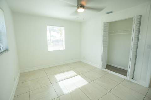 1420 9th Street, Lake Park FL - photo 13 of 15
