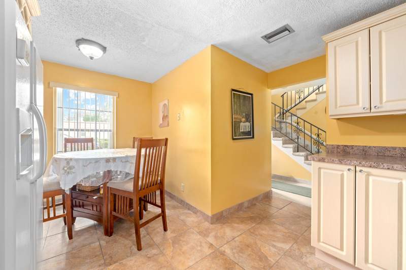 2 bedroom Townhouse at 831 Salem Lane #A, Covered Bridge Condo, Lake Worth — photo 2