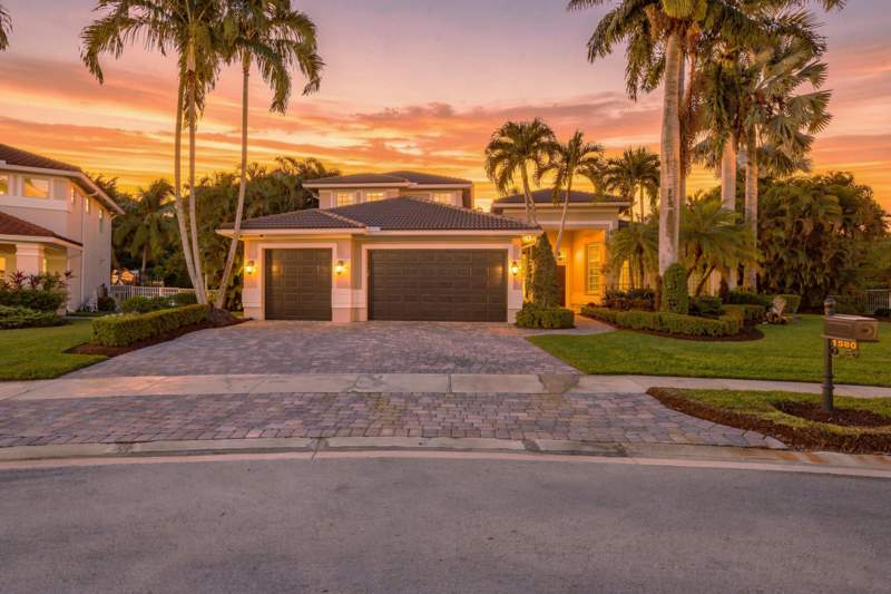 6 bedroom Single Family Residence at 1580 Victoria Isle Way, Sector 7-Parcel W, Weston — photo 2