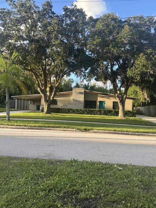 336 CHAMBERLAIN Boulevard