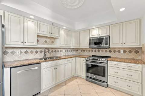 8200 Lakeshore Drive #2020, Hypoluxo FL - photo 19 of 49