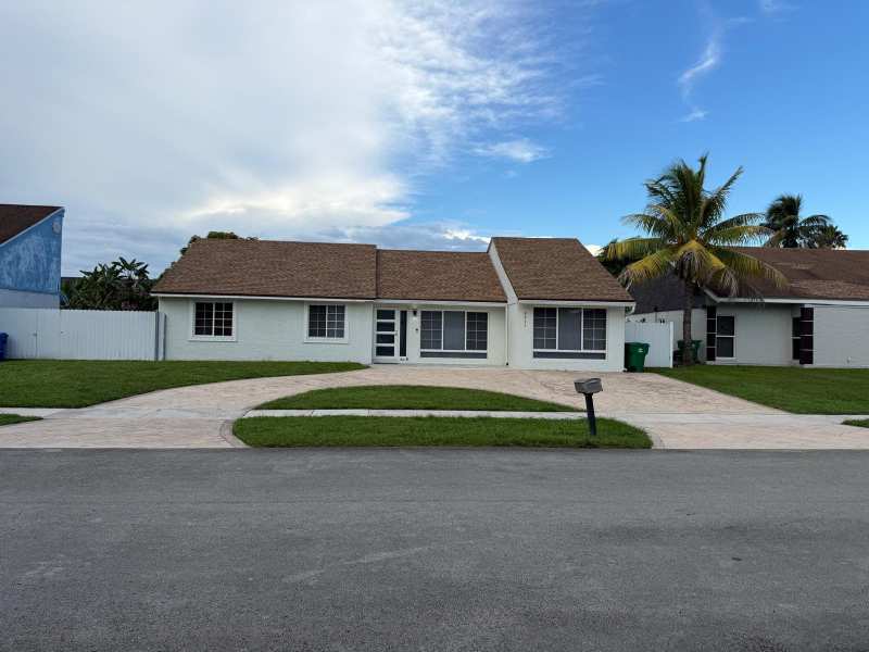 5 bedroom Single Family Residence at 9211 S Cypress Circle, Turtle Bay, Miramar — photo 1