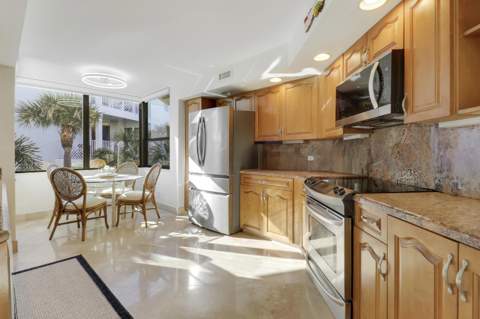 235 Bay Colony Drive, Juno Beach FL - photo 16 of 59