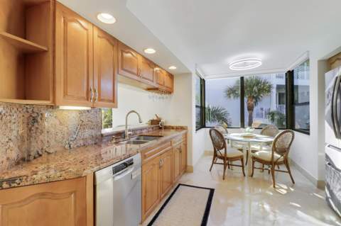 235 Bay Colony Drive, Juno Beach FL - photo 17 of 59