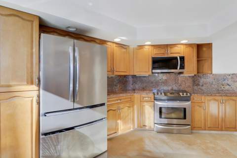 235 Bay Colony Drive, Juno Beach FL - photo 18 of 59