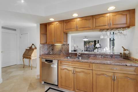 235 Bay Colony Drive, Juno Beach FL - photo 19 of 59