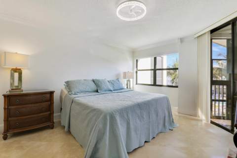 235 Bay Colony Drive, Juno Beach FL - photo 22 of 59