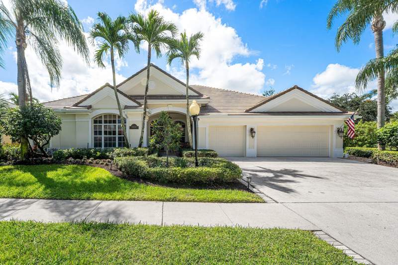 4 bedroom Single Family Residence at 19028 SE Loxahatchee River Road, Moorings of Jupiter, Jupiter — photo 2
