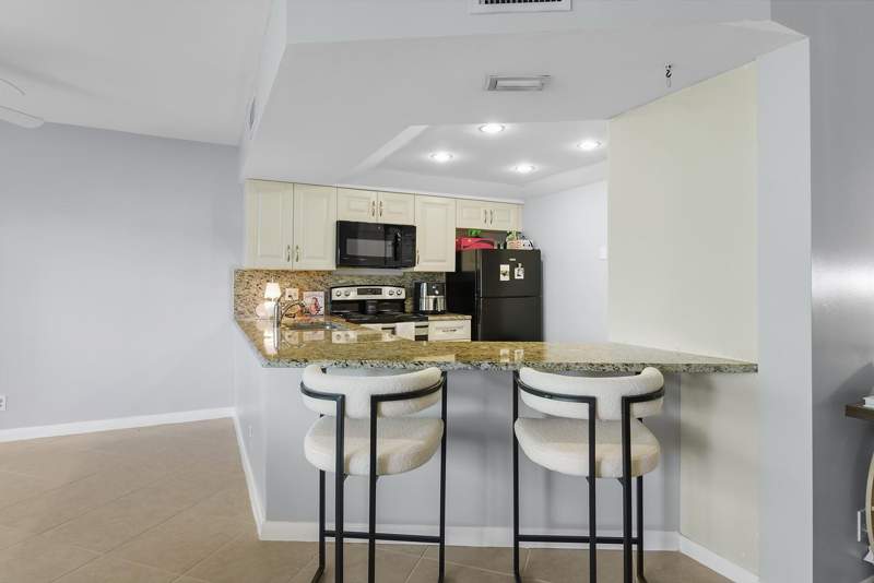 1 bedroom Condominium at 1605 S Us Highway 1 #B404, Sea Rise Condo, Jupiter — photo 5