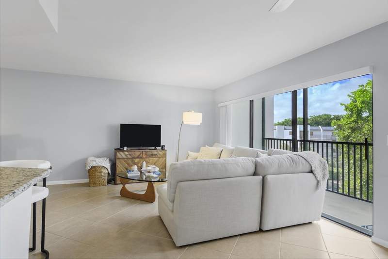 1 bedroom Condominium at 1605 S Us Highway 1 #B404, Sea Rise Condo, Jupiter — photo 2