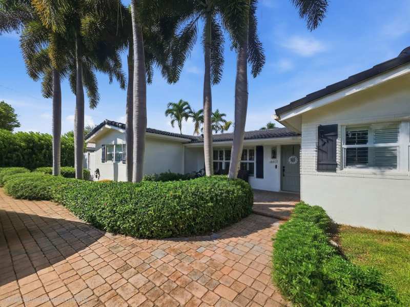 4 bedroom Single Family Residence at 4401 NE 15th Way, Coral Heights Sec 2, Oakland Park — photo 1