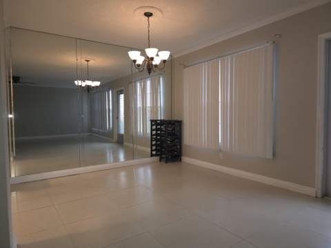 413 Greenbrier A, West Palm Beach FL - photo 7 of 22