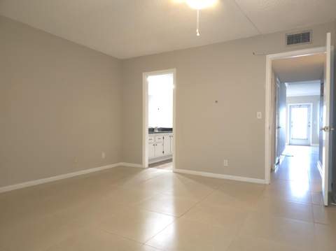 413 Greenbrier A, West Palm Beach FL - photo 13 of 22