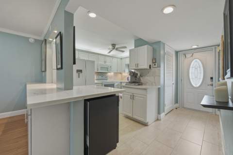 9411 N Hollybrook Lake Drive #108, Pembroke Pines FL - photo 13 of 50