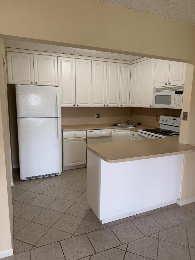 2 bedroom Condominium at 211 Pine Hov Circle #A-2, Pine Ridge South II Condo, Greenacres — photo 3