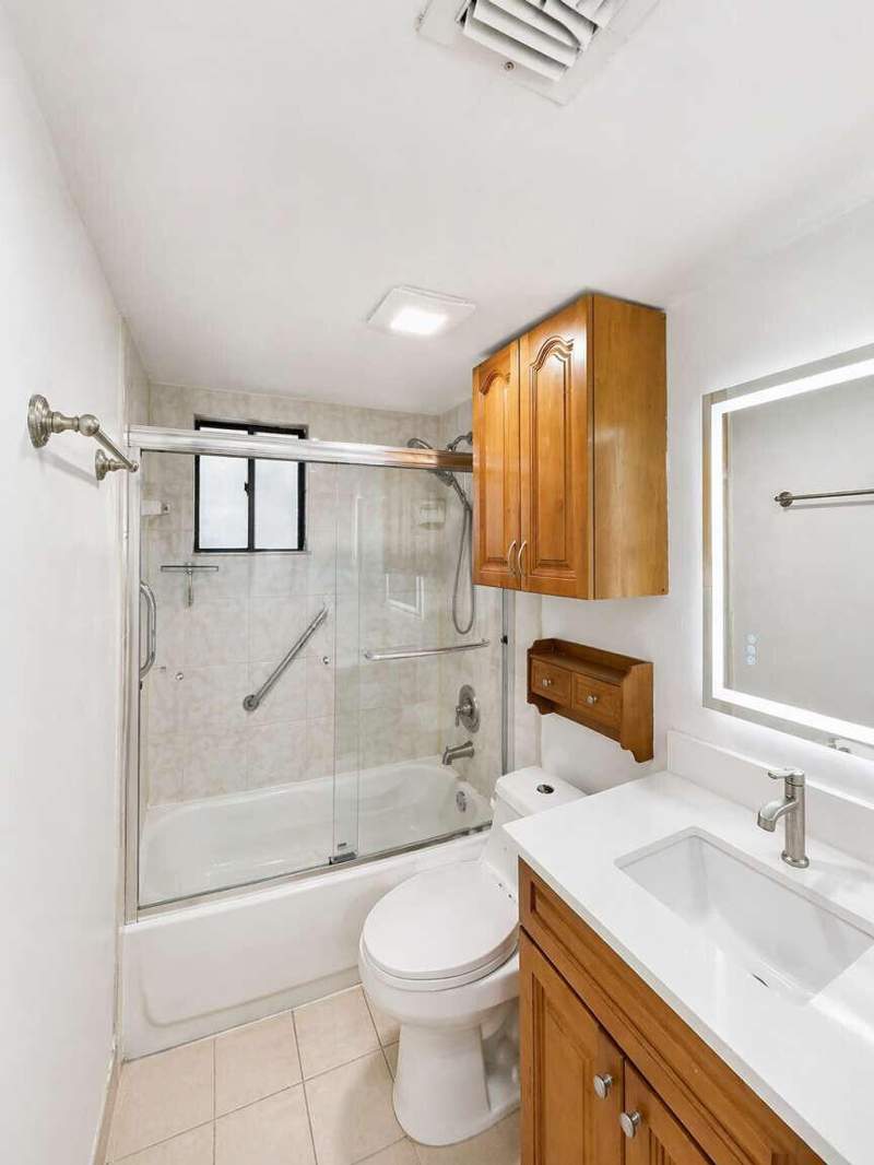 2 bedroom Condominium at 5160 Las Verdes Circle #103, Seagrape Cond Decl Filed 12-19-80, Delray Beach — photo 5