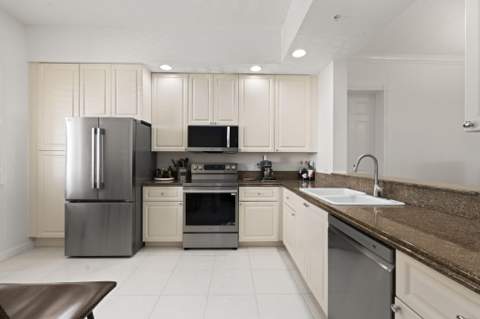 13 Harbour Isle Drive #Ph02, Fort Pierce FL - photo 20 of 44
