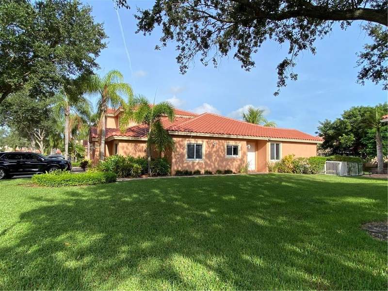3 bedroom Single Family Residence at 12603 NW 56th Drive, Heron Bay Four, Coral Springs — photo 2
