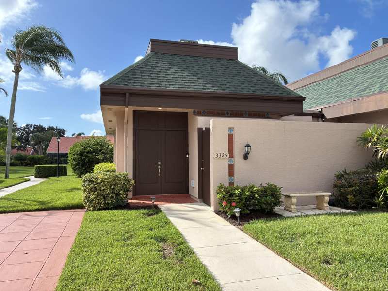 1 bedroom Townhouse at 3325 SE La Prado Court, Villas Of Sandpiper Bay Unit 2, Port St. Lucie — photo 1