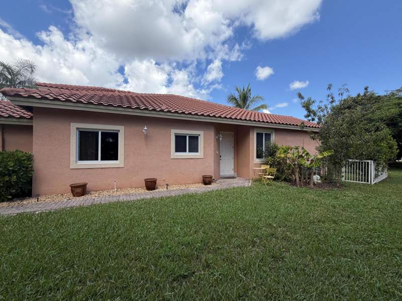 3 bedroom Single Family Residence at 12603 NW 56th Drive, Heron Bay Four, Coral Springs — photo 4