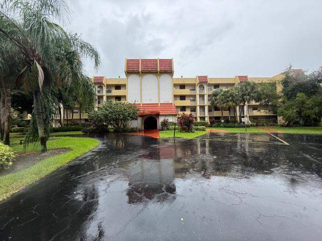 2 bedroom Condominium at 23345 Carolwood Lane #405, Pines Of Boca Barwood Condo, Boca Raton — photo 3