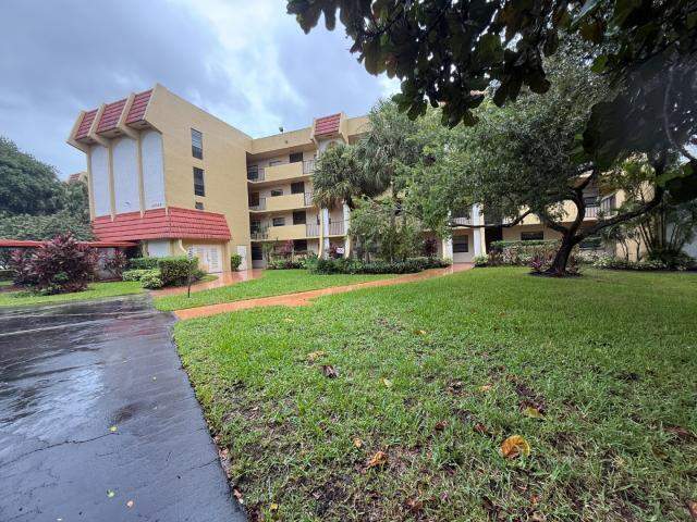 2 bedroom Condominium at 23345 Carolwood Lane #405, Pines Of Boca Barwood Condo, Boca Raton — photo 4