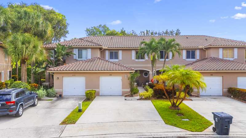 3 bedroom Townhouse at 4700 Pinemore Lane, Willoughby Farms, Lake Worth — photo 1