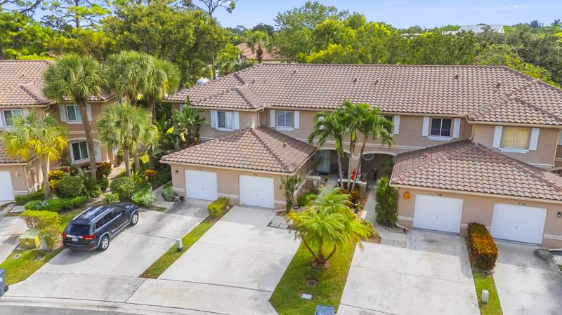 3 bedroom Townhouse at 4700 Pinemore Lane, Willoughby Farms, Lake Worth — photo 2