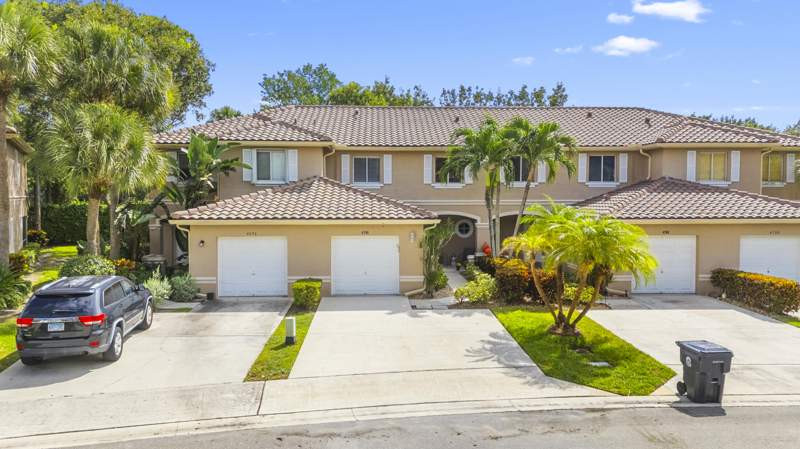 3 bedroom Townhouse at 4700 Pinemore Lane, Willoughby Farms, Lake Worth — photo 3