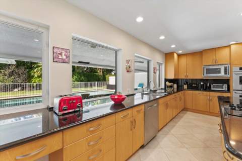 4475 Woodfield Boulevard, Boca Raton FL - photo 16 of 66
