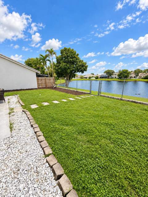 6057 Strawberry Lakes Circle, Lake Worth FL - photo 11 of 12