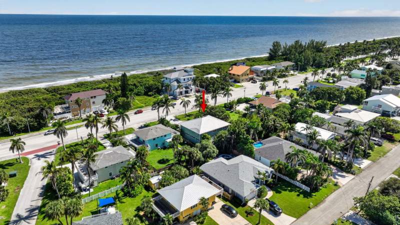 5 bedroom Single Family Residence at 1107 S Ocean Drive, Tropical Beach, Fort Pierce — photo 4