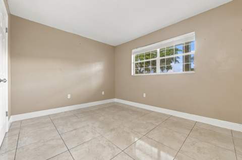 8285 Sunrise Lakes Boulevard #102, Sunrise FL - photo 22 of 31