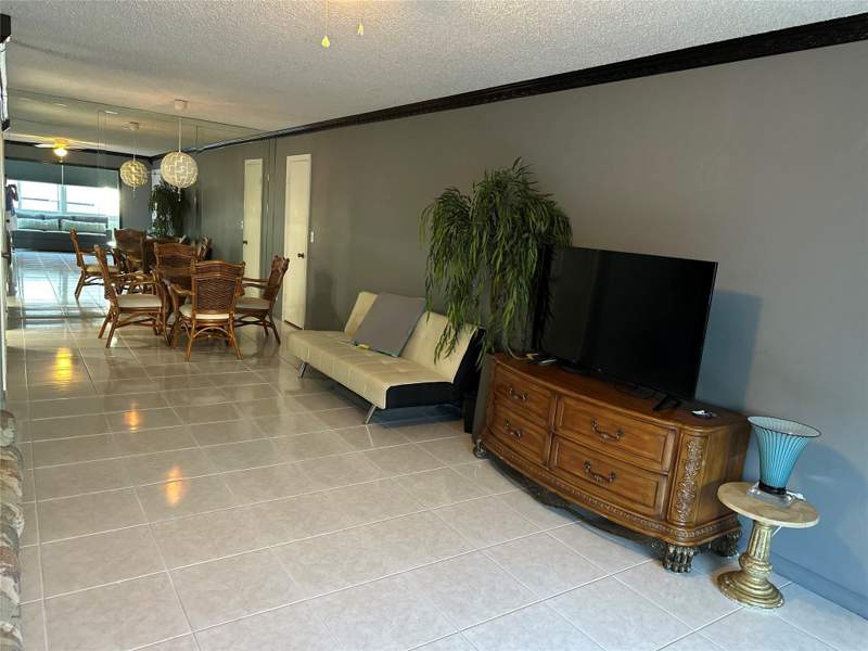 1 bedroom Condominium at 6345 Bay Club Drive, Bay Colony Club Condo, Fort Lauderdale — photo 2