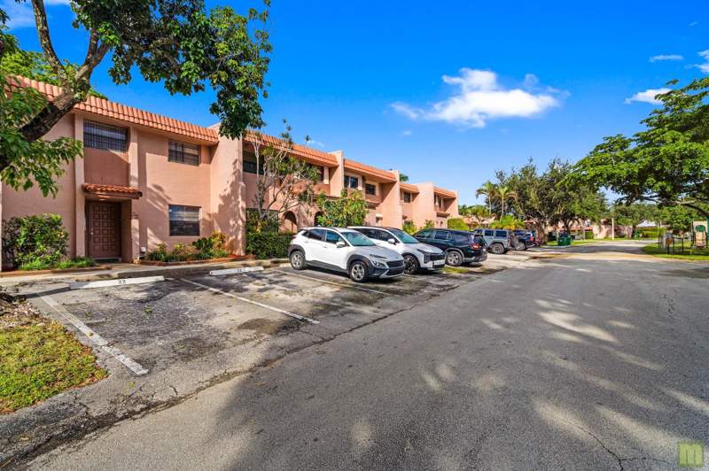 2 bedroom Townhouse at 22 N Valencia Drive #3-32, Valencia Village Condo Phase II, Davie — photo 2