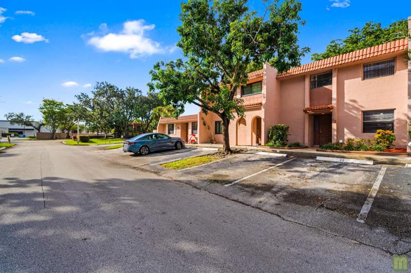 2 bedroom Townhouse at 22 N Valencia Drive #3-32, Valencia Village Condo Phase II, Davie — photo 3
