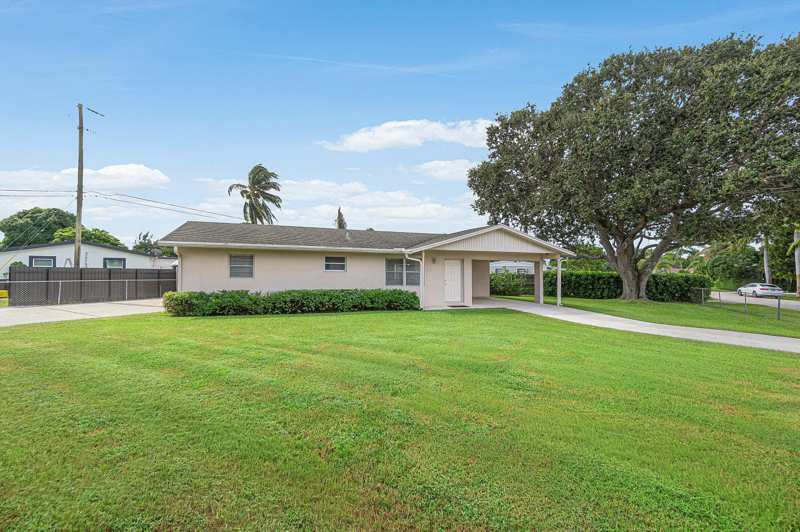 2 bedroom Single Family Residence at 2766 New York Street, Larson, West Palm Beach — photo 1