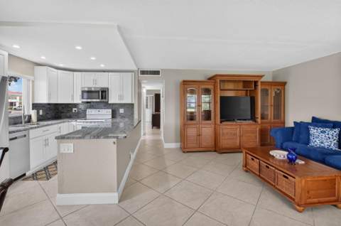 264 Saxony F #264, Delray Beach FL - photo 10 of 102