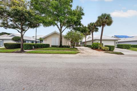 1520 Wilderness Road, West Palm Beach FL - photo 16 of 55