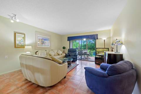 2206 S Cypress Bend Drive #208, Pompano Beach FL - photo 9 of 41