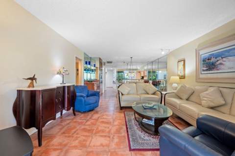 2206 S Cypress Bend Drive #208, Pompano Beach FL - photo 11 of 41