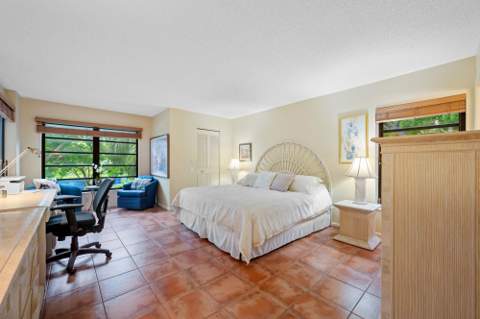 2206 S Cypress Bend Drive #208, Pompano Beach FL - photo 15 of 41