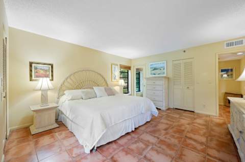 2206 S Cypress Bend Drive #208, Pompano Beach FL - photo 16 of 41