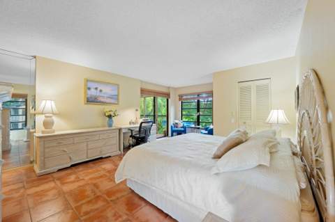 2206 S Cypress Bend Drive #208, Pompano Beach FL - photo 17 of 41