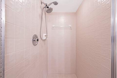 2206 S Cypress Bend Drive #208, Pompano Beach FL - photo 20 of 41