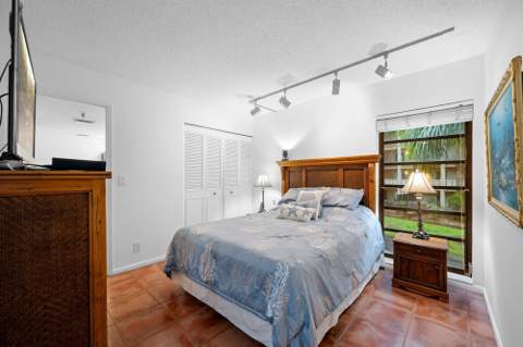 2206 S Cypress Bend Drive #208, Pompano Beach FL - photo 23 of 41