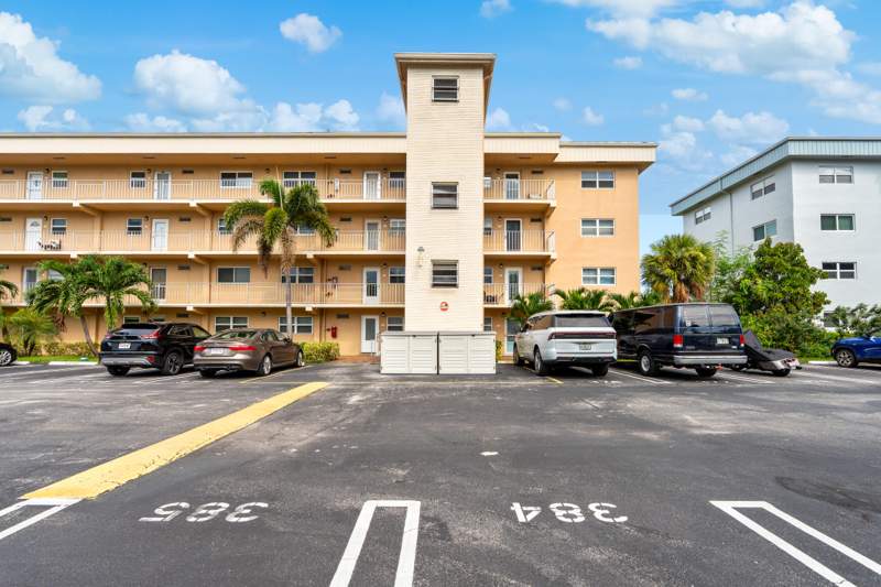 2 bedroom Condominium at 2600 NE 1st Lane #1120, Village Royale On The Green Condo, Boynton Beach — photo 2