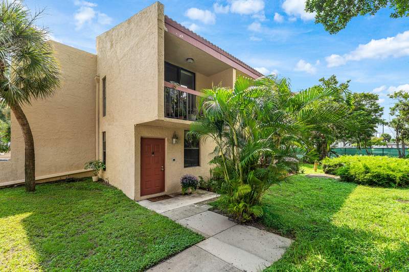 2 bedroom Condominium at 781 SE 1st Way, Vista Gardens, Deerfield Beach — photo 2