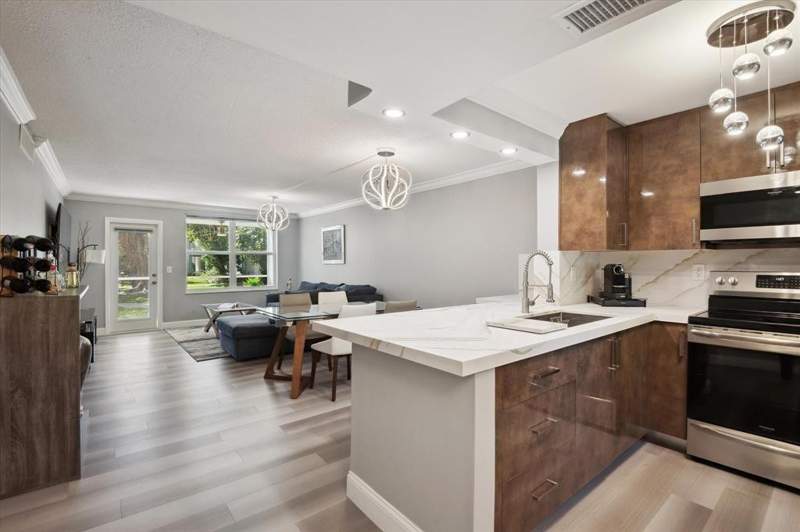 2 bedroom Condominium at 4025 N Federal Highway #123C, Kings Park Garden Apts Condo, Oakland Park — photo 3